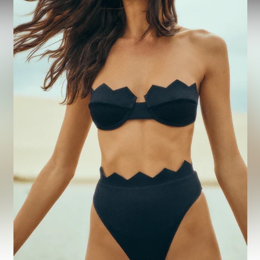 VIX Black Firenze Imani Bandeau and High Waisted Hot Pants Bikini Set - Picture 3 of 13